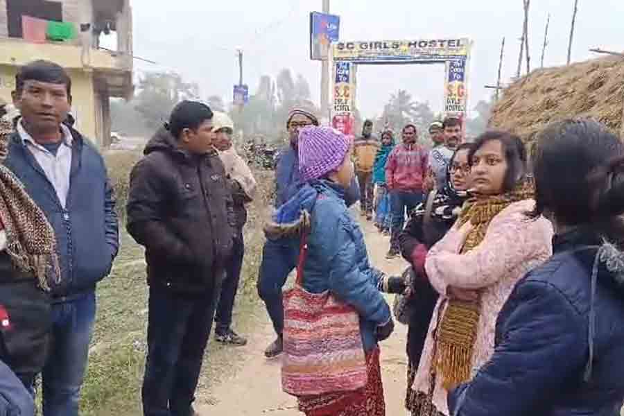 School Girl attacked by roadside Romeo in Maldah | Sangbad Pratidin