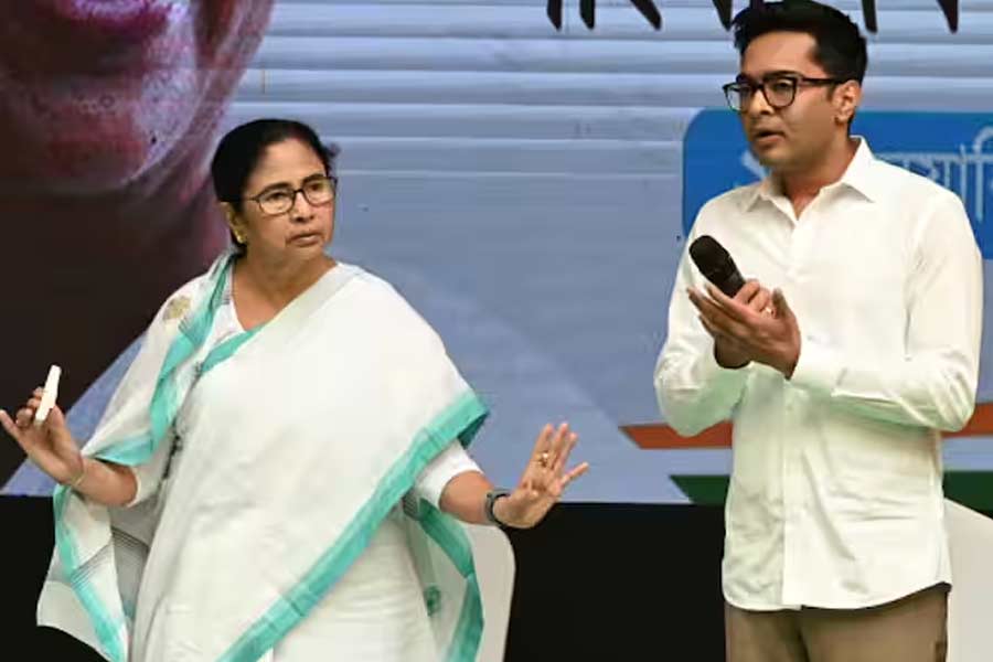TMC made changes in foundation of party before Loksabha Election | Sangbad Pratidin