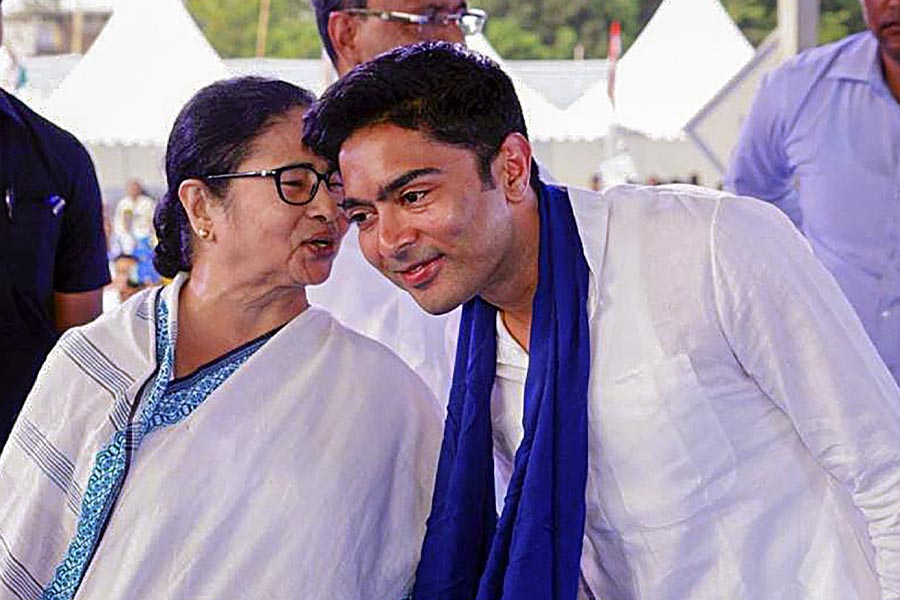 Mamata Banerjee and Abhishek Banerjee features on TMC social media profile picture | Sangbad Pratidin