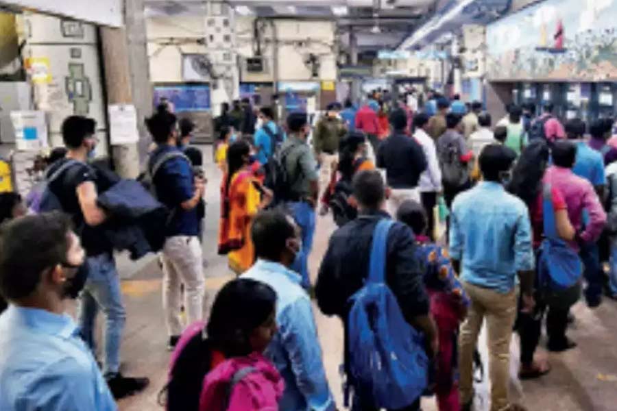 Kolkata Metro Service interrupted due to signal fault