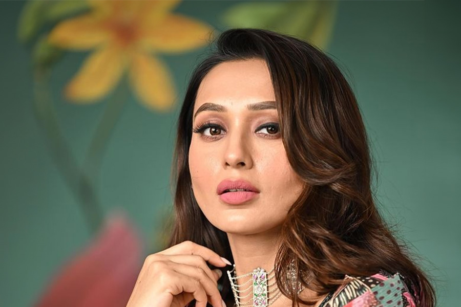 Mimi Chakraborty did chiropractic therapy in Dubai