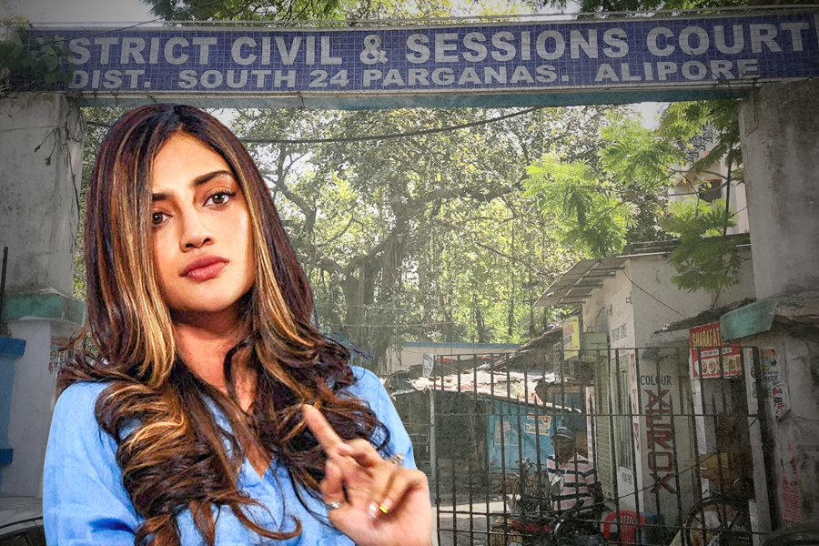 TMC MP Nusrat Jahan submits documents in Alipore Judges Court herself | Sangbad Pratidin