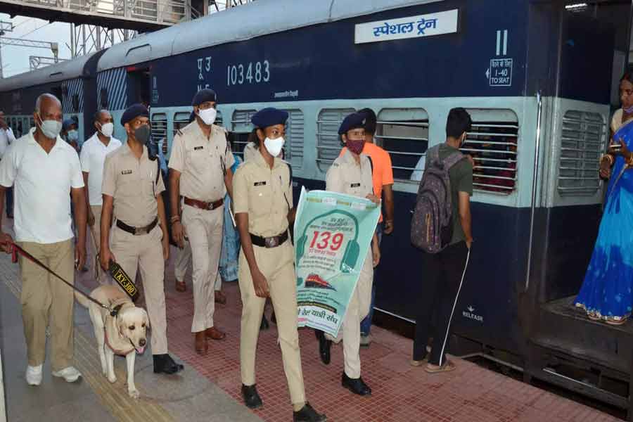 RPF turns saviour for these people at Howrah and Sealdah station | Sangbad Pratidin