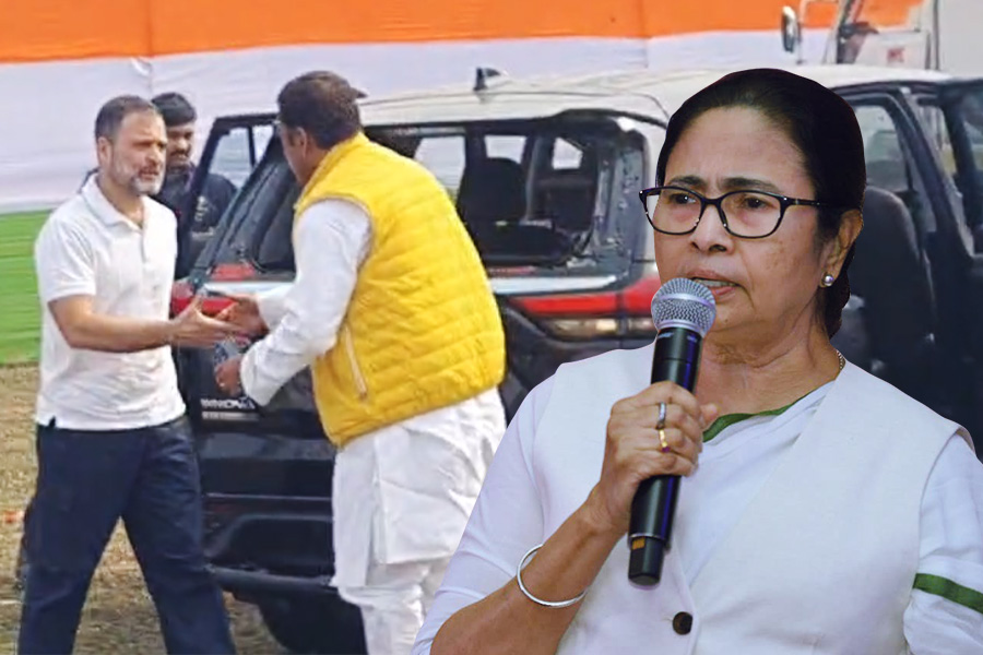 Mamata Banerjee condemns attack on Rahul Gandhi's car | Sangbad Pratidin