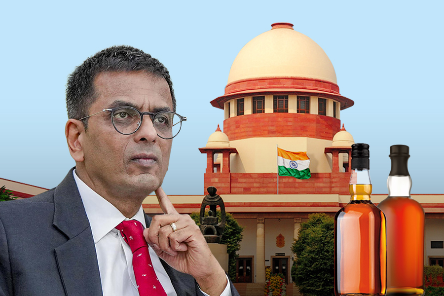 2 Whiskey Bottles Displayed Before CJI In Supreme Court | Sangbad Pratidin