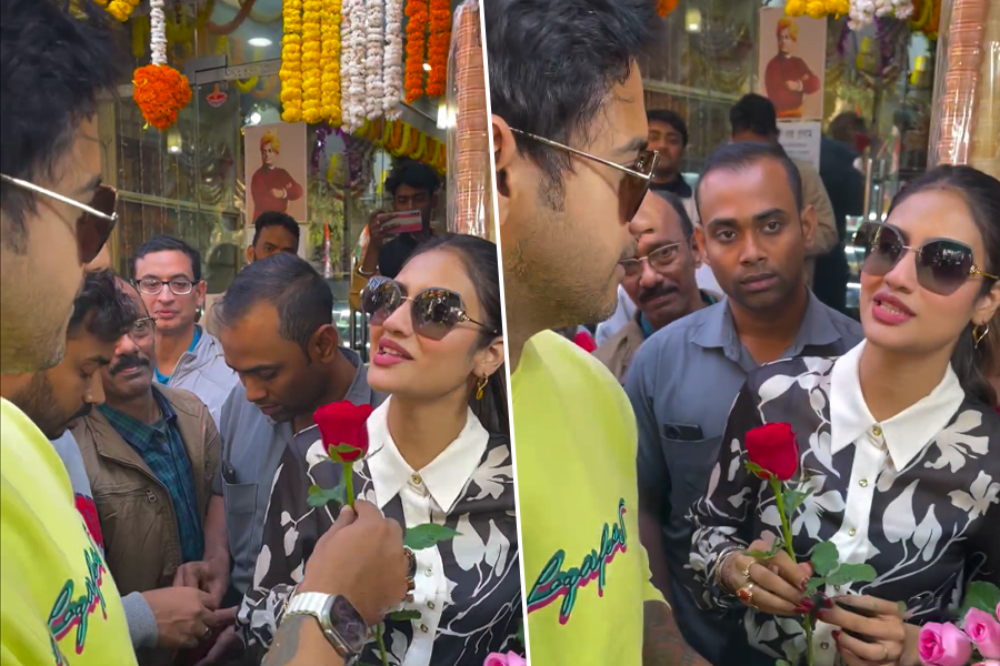 See this cute video of Nusrat Jahan and Yash Dasgupta | Sangbad Pratidin