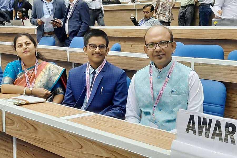 Teenage scientist from Bengal got permission to travel to Delhi with his parents। Sangbad Pratidin