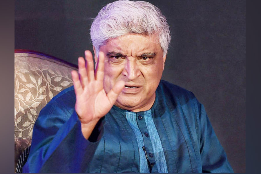 Irked Javed Akhtar slams paparazzi at his birthday party | Sangbad Pratidin