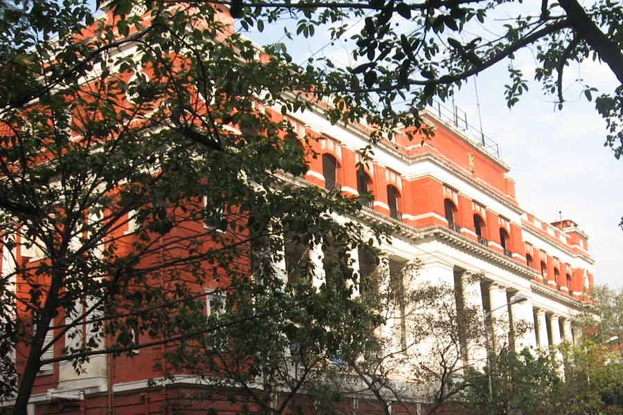 Lalbazar will auction old furnitures of various police stations of Kolkata। Sangbad Pratidin