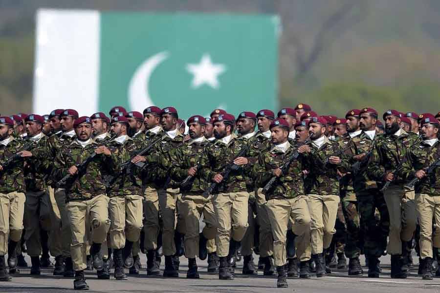 Pakistan Army transforms into farmers to handle finalcial crisis of the country। Sangbad Pratidin