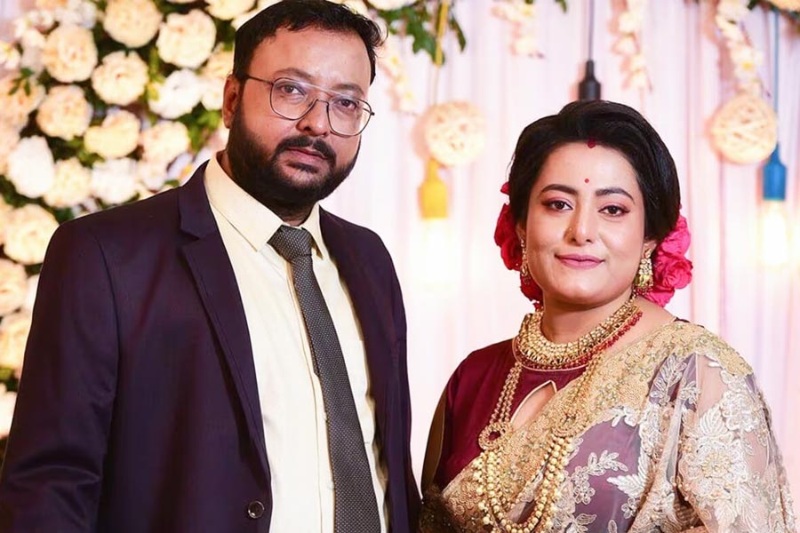 Poushamita Goswami husband Arnab Roy passes away | Sangbad Pratidin