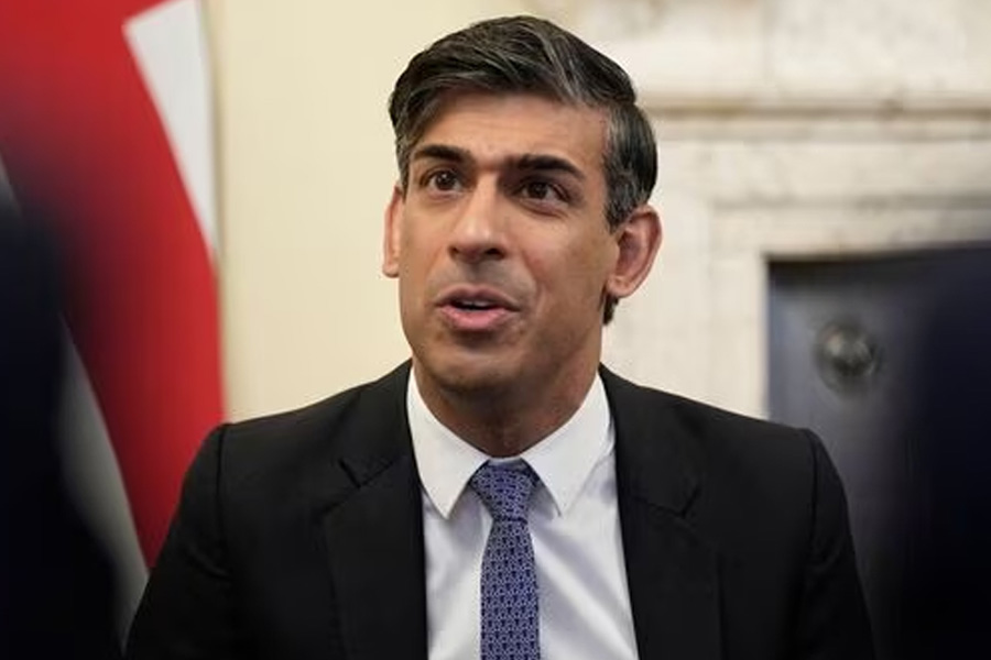 Rishi Sunak replies to rumours of leaving Britain