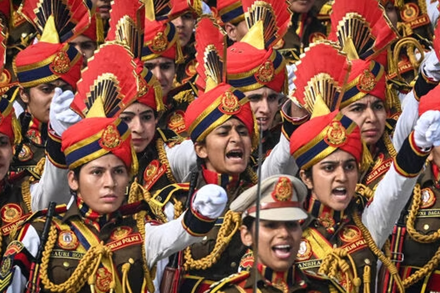 Women contingent of three forces takes part in Republic Day parade for the first time | Sangbad Pratidin