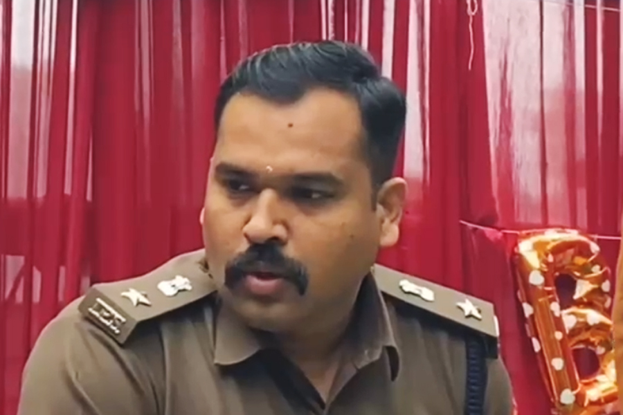IPS officer failed in Class XII after getting 21 in English subject, real story of 'Twelveth fail' | Sangbad Pratidin