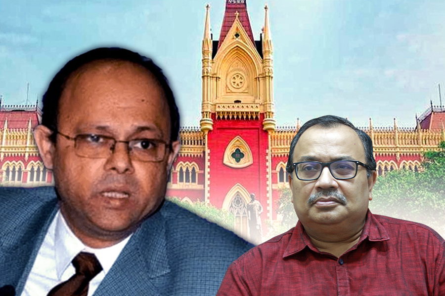 TMC leader Kunal Ghosh meets with Advocate General Kishore Dutta over teacher recruitment row । Sangbad Pratidin