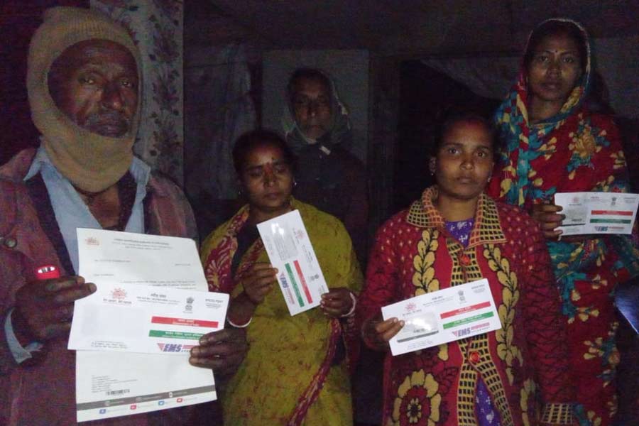 Hundreds of Adhar Cards cancelled, people of East Burdwan get worried to get UIDAI's letter | Sangbad Pratidin