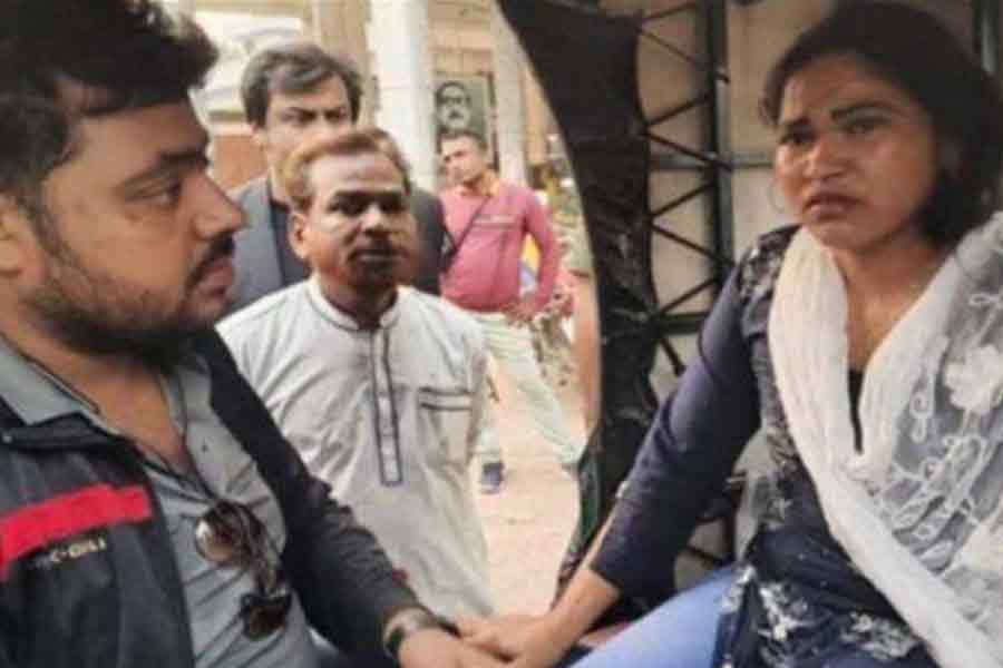 A bangladeshi woman tried to come India without passport for love | Sangbad Pratidin