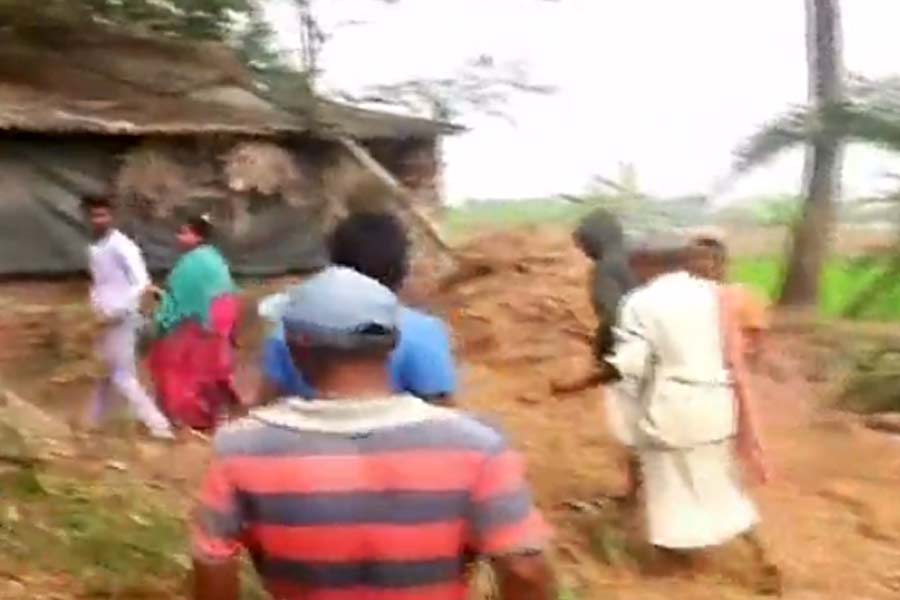 Local people attacks a TMC leader in Sandeshkhali । Sangbad Pratidin