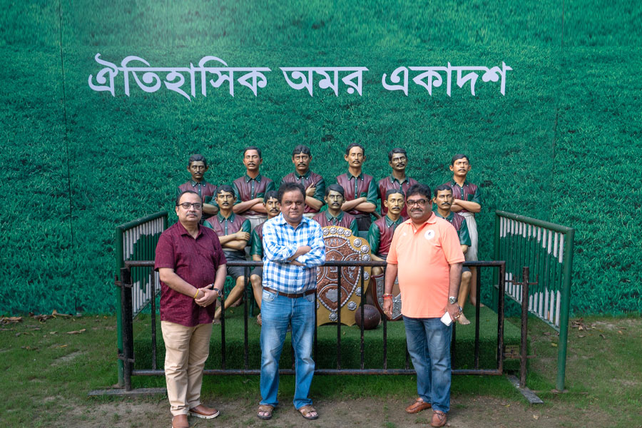 Education Minister Bratya Basu's maiden visit to Mohun Bagan tent। Sangbad Pratidin
