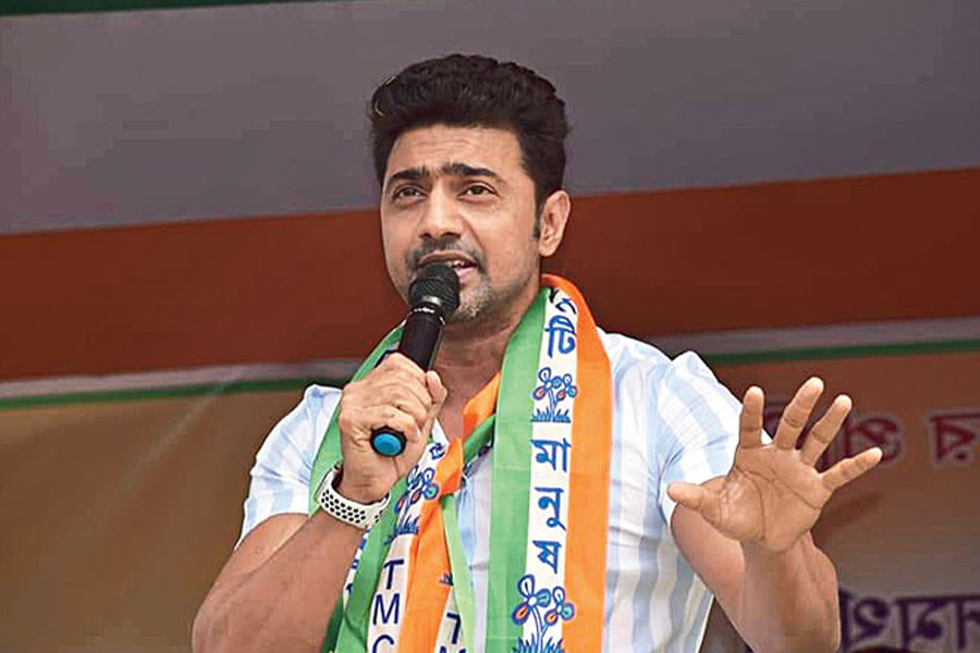 Dev opens up about politics after meeting Mithun Chakraborty at Kolkata Hospital