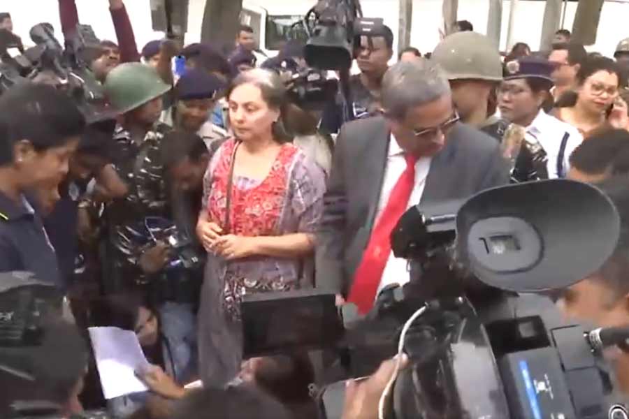 Members of the Fact-Finding Committee who were visiting Sandeshkhali were stopped at Bhojerhat । Sangbad Pratidin