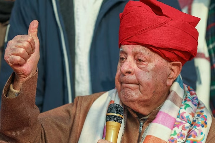 Farooq Abdullah to go solo in Jammu and Kashmir and hints of joining NDA | Sangbad Pratidin