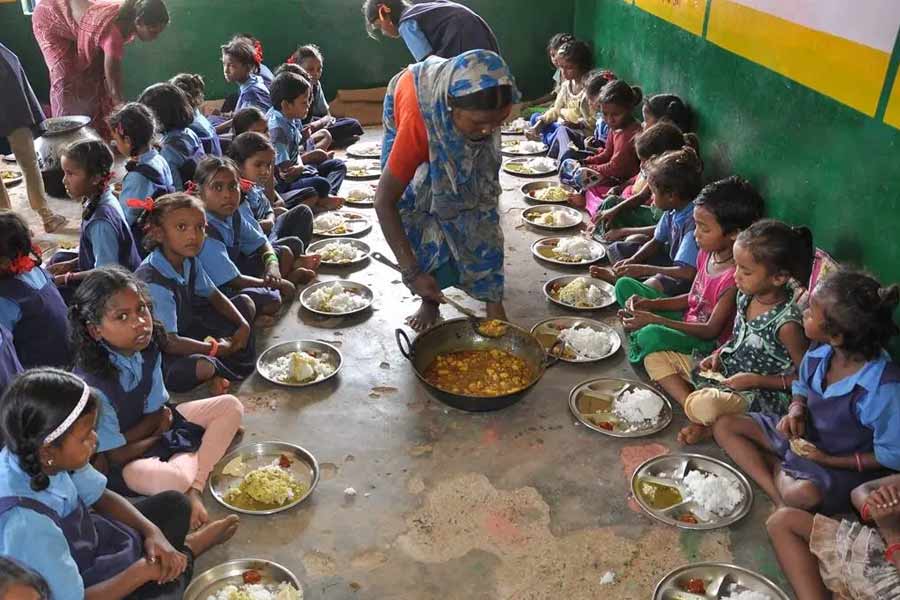 No eggs in mid-day meals, student raises question cook beats with broom in Kerala