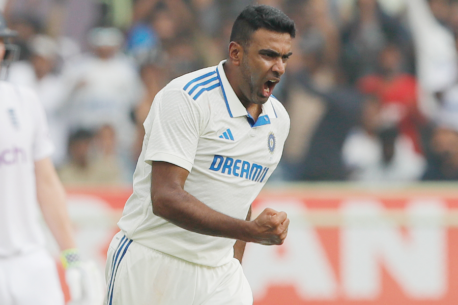 Ravichandran Ashwin completes 500 Test wickets, only 2nd Indian bowler to reach milestone against England। Sangbad Pratidin