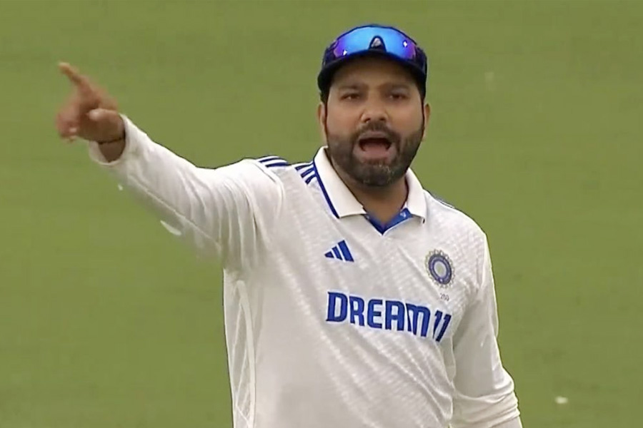 Rohit Sharma throws his cap in anger as Sarfaraz Khan run out । Sangbad Pratidin