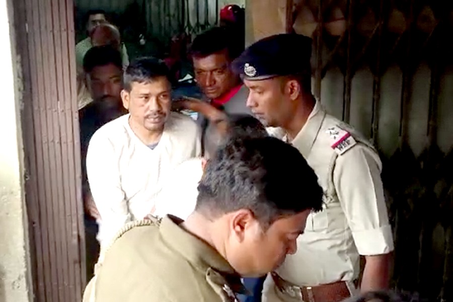Sandeshkhali Case: TMC leader Shibu Hazra gets police custody till 26th February । Sangbad Pratidin