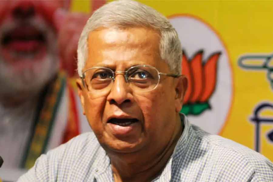 Tathagata Roy slams Bengal BJP leaders for hurts the emotions of Hindus । Sangbad Pratidin