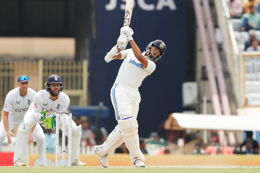 Team India opener Yashasvi Jaiswal shatters Virender Sehwag's six hitting record in Tests and joins Virat Kohli, Rahul Dravid in elite list against England। Sangbad Pratidin