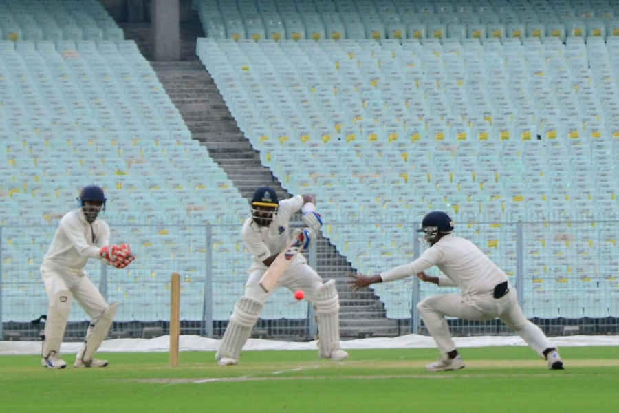 National team cricketer allegedly takes money to include players in CAB league team | Sangbad Pratidin