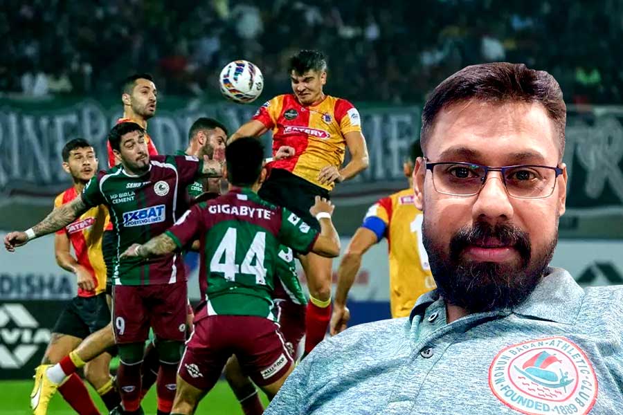 This Mohun Bagan supporter gets new attire for every Derby match । Sangbad Pratidin