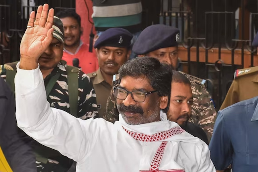 Hemant Soren to become CM of Jharkhand once again Champai Soren will resign soon