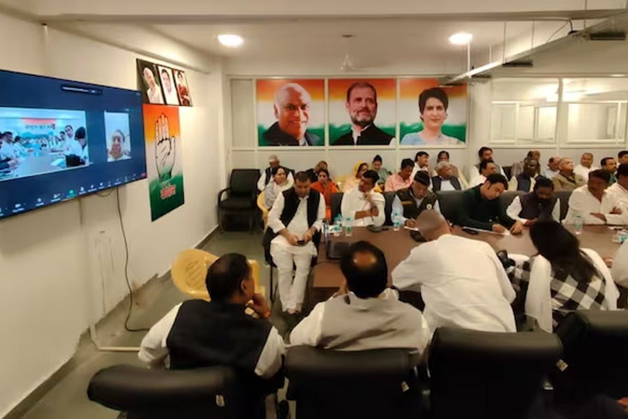Kamal Nath joined Congress meeting amidst buzz of joining BJP | Sangbad Pratidin