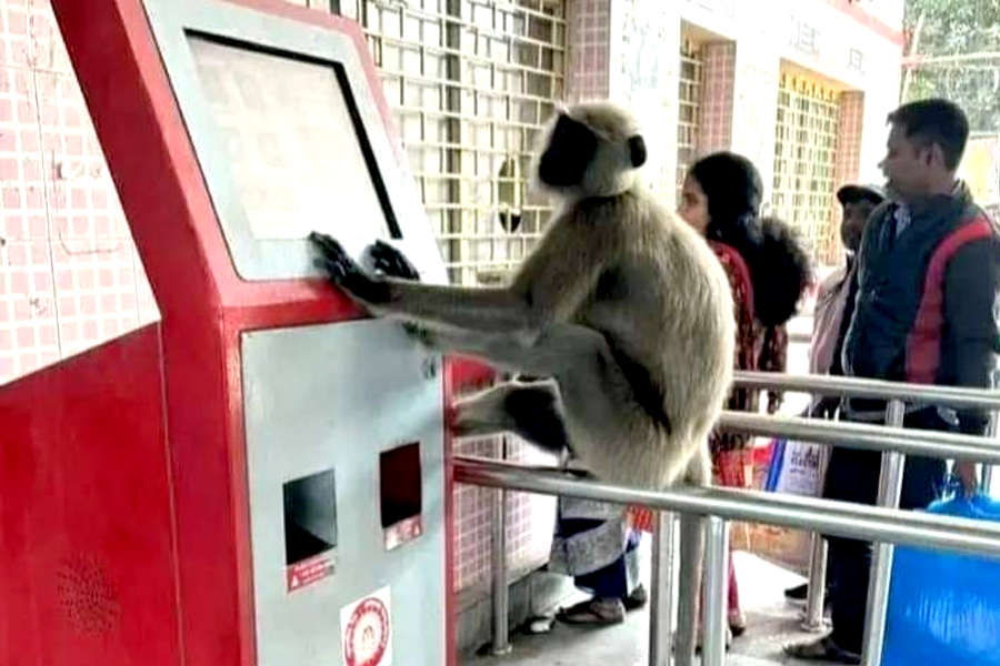 The number of ticket counters is decreasing in Sealdah। Bengali News