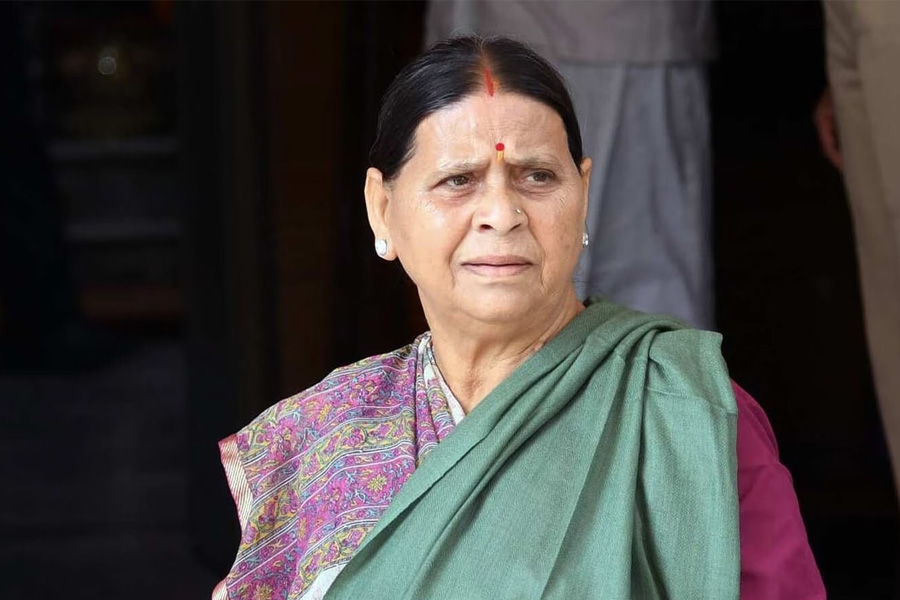 Rabri Devi, two daughters among five granted bail in land for job case | Sangbad Pratidin