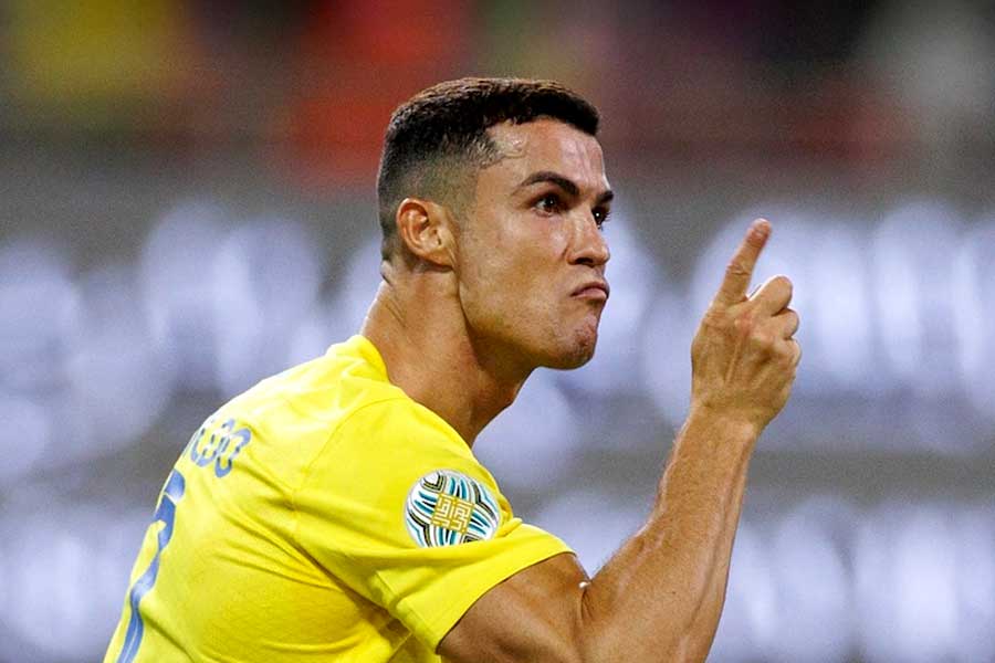 Cristiano Ronaldo was shown getting angry at the fans for chanting Lionel Messi's name । Sangbad Pratidin