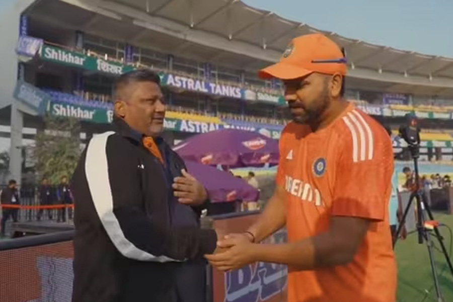 Father of Sarfaraz Khan made heartfelt request to Rohit Sharma | Sangbad Pratidin