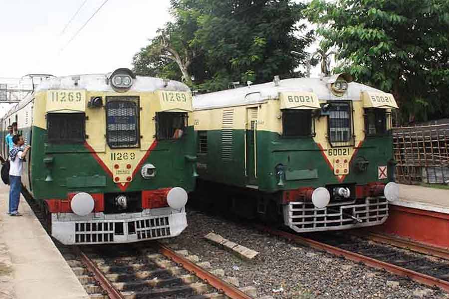 143 train cancelled, many diverted in Sealdah division in this week