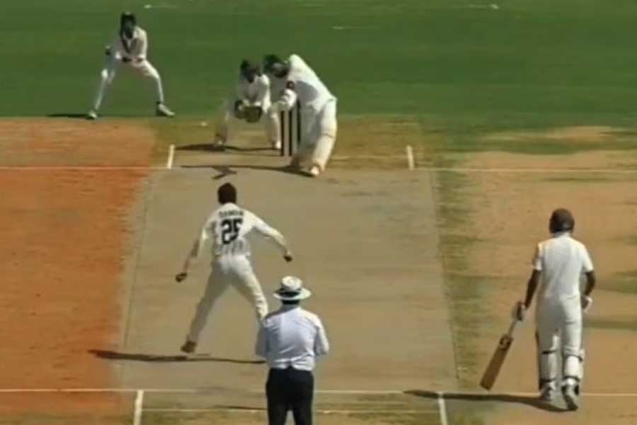Vamshhi Krrishna hits six sixes in a domestic match । Sangbad Pratidin