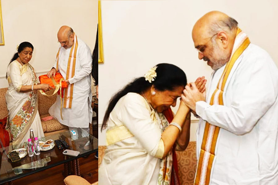 Asha Bhosle Meets Amit Shah, photo goes viral
