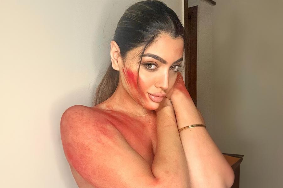 Bigg Boss famed Akanksha Puri shared bold picture