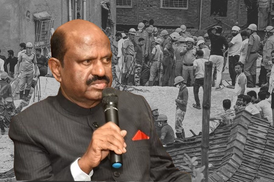 CV Anand Bose visits accident site in garden reach