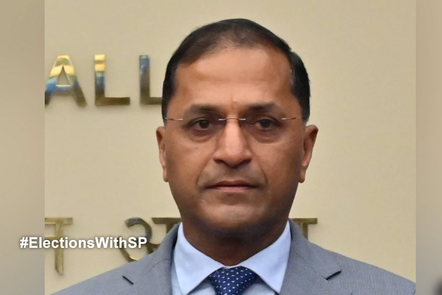 Mystery on Election commissioner Arun Goyals sudden retirement