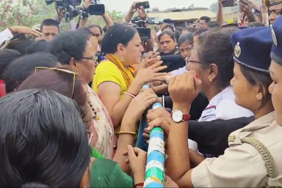 BJP women delegation stopped on the way to Sandeshkhali