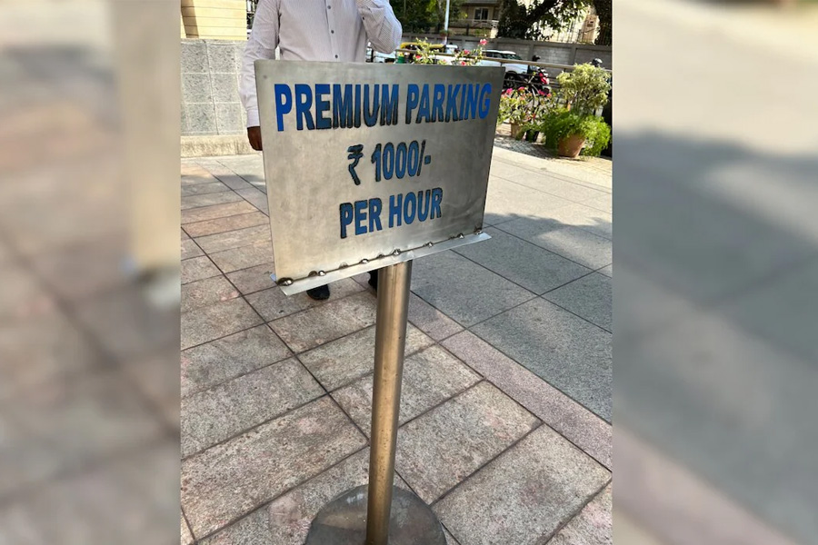 Old Pic Of Bengaluru 1,000/Hour Parking Charge Viral | Sangbad Pratidin