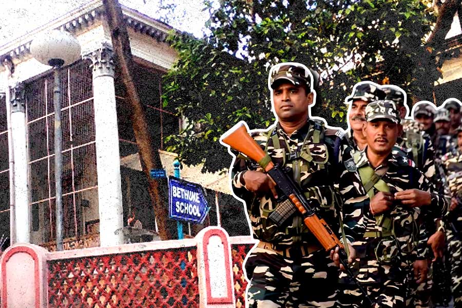 central-force-stay-at-bethun-school-class-may-disrupt|Sangbad Pratidin