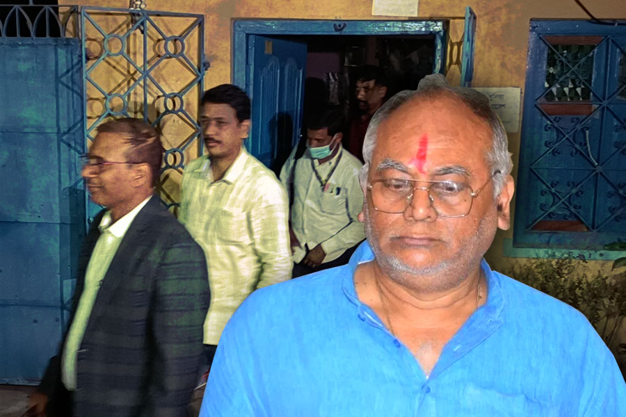 ED leaves WB Minister Chandranath Sinha's house at Bolpur after 14 hours